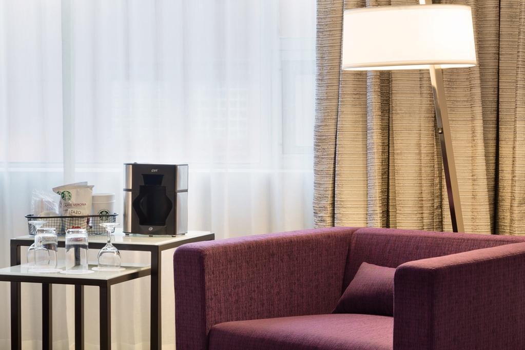 Coast Edmonton Plaza Hotel By Apa Værelse billede