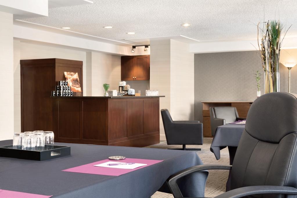 Coast Edmonton Plaza Hotel By Apa Restaurant billede