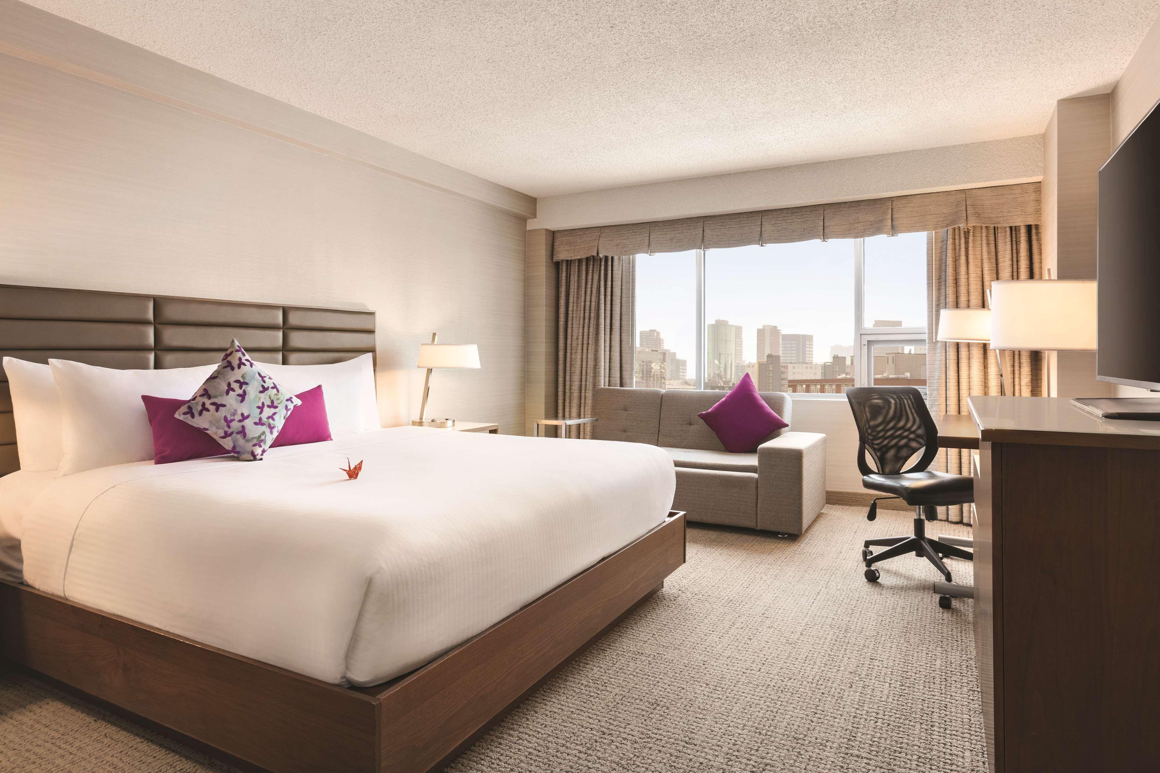 Coast Edmonton Plaza Hotel By Apa Eksteriør billede