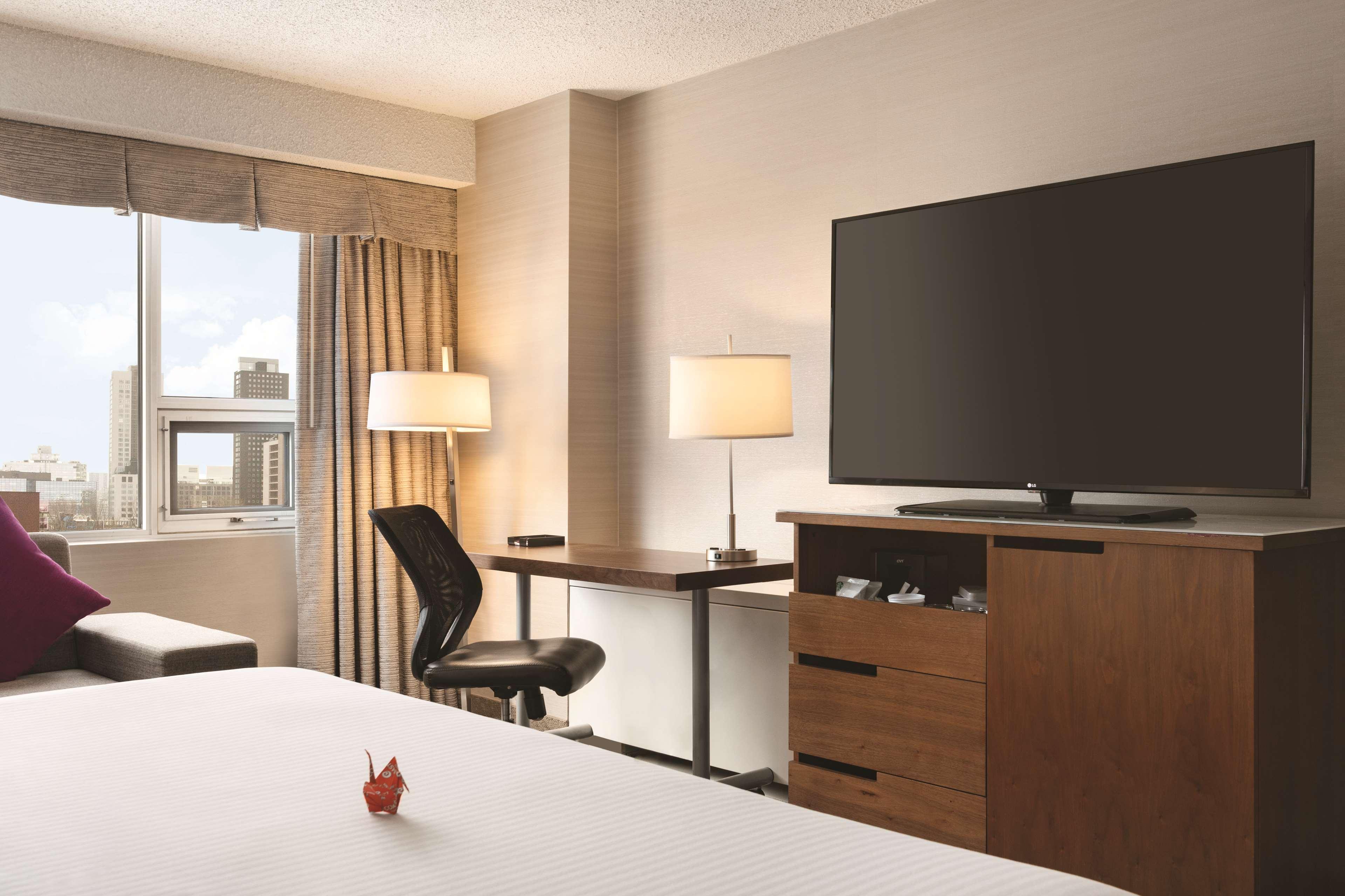 Coast Edmonton Plaza Hotel By Apa Eksteriør billede