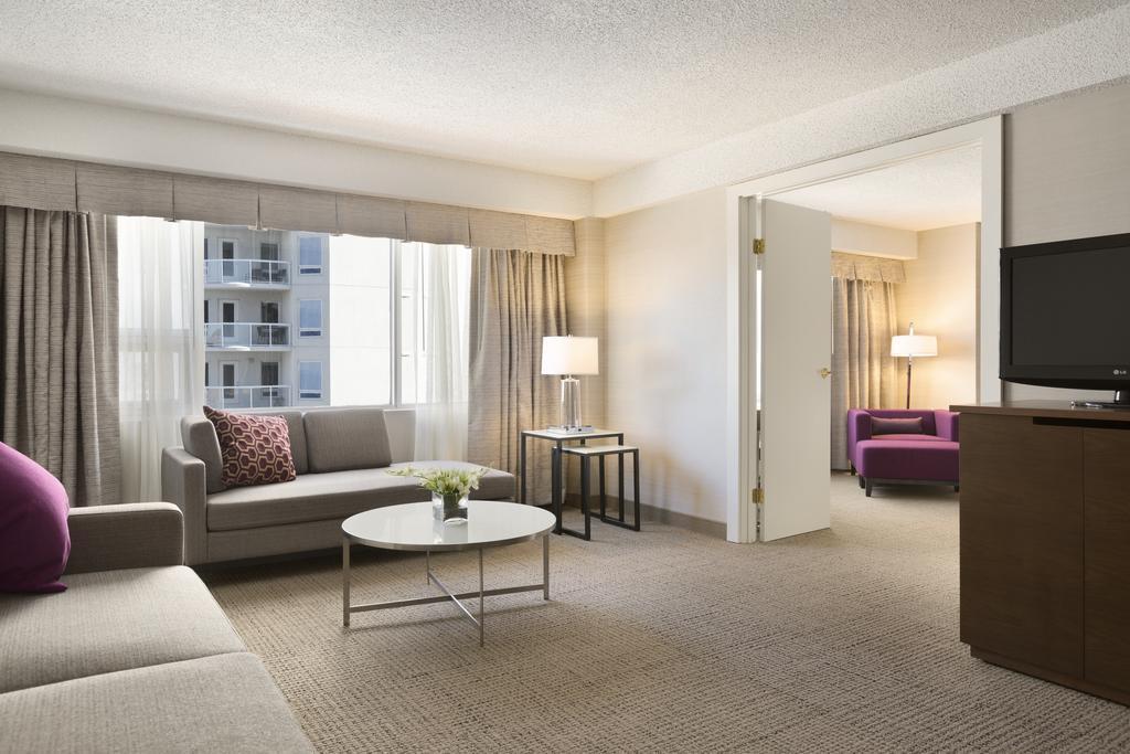Coast Edmonton Plaza Hotel By Apa Eksteriør billede