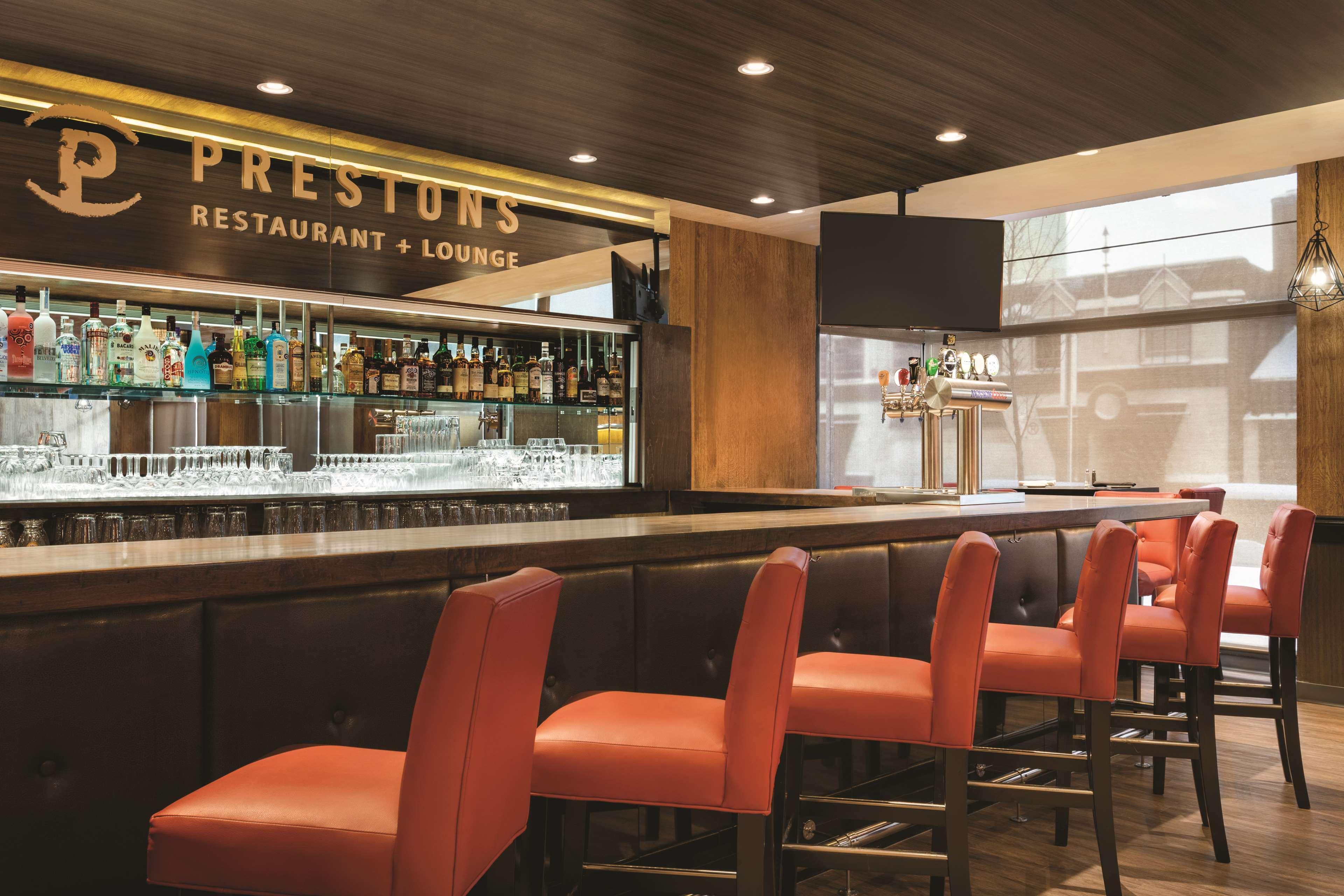 Coast Edmonton Plaza Hotel By Apa Eksteriør billede