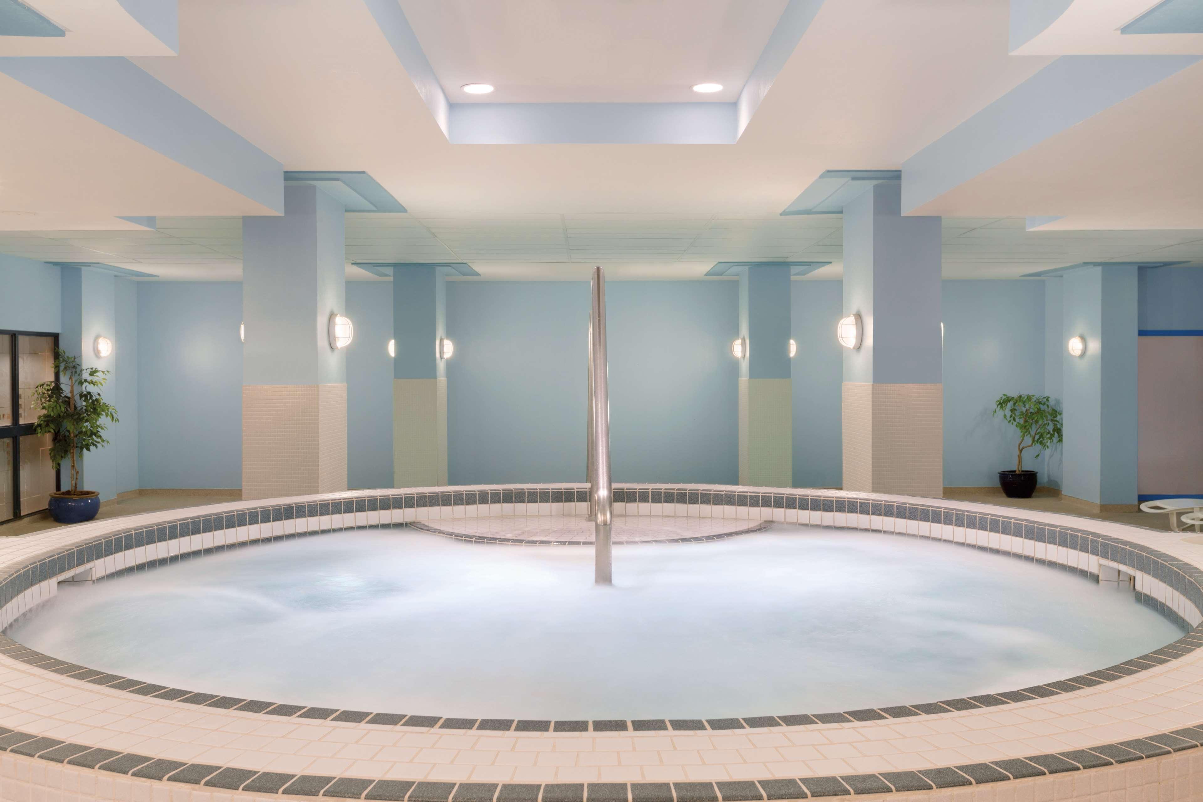 Coast Edmonton Plaza Hotel By Apa Eksteriør billede