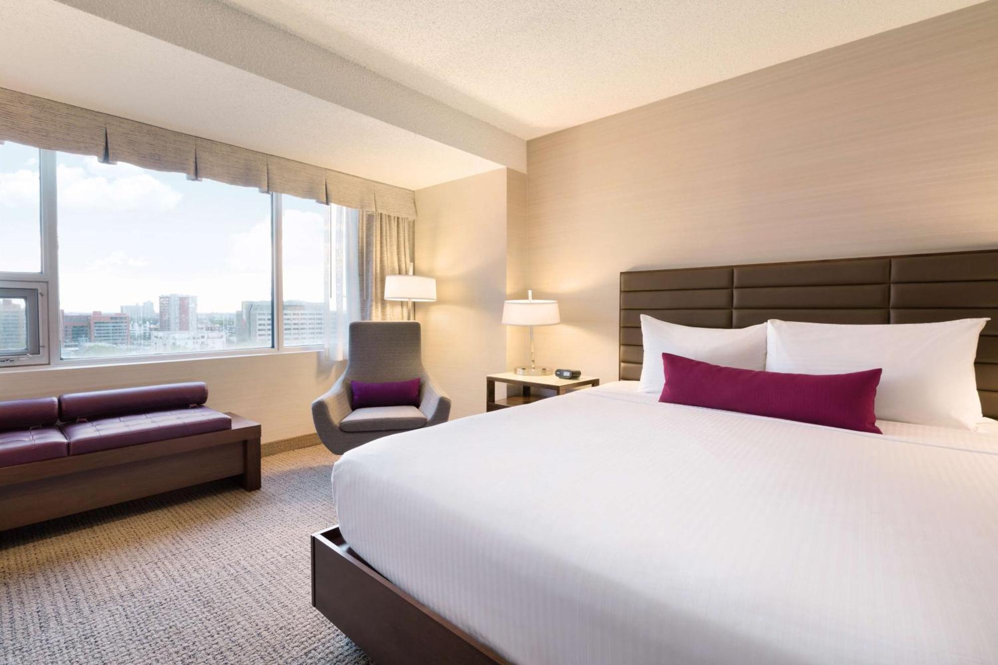 Coast Edmonton Plaza Hotel By Apa Eksteriør billede