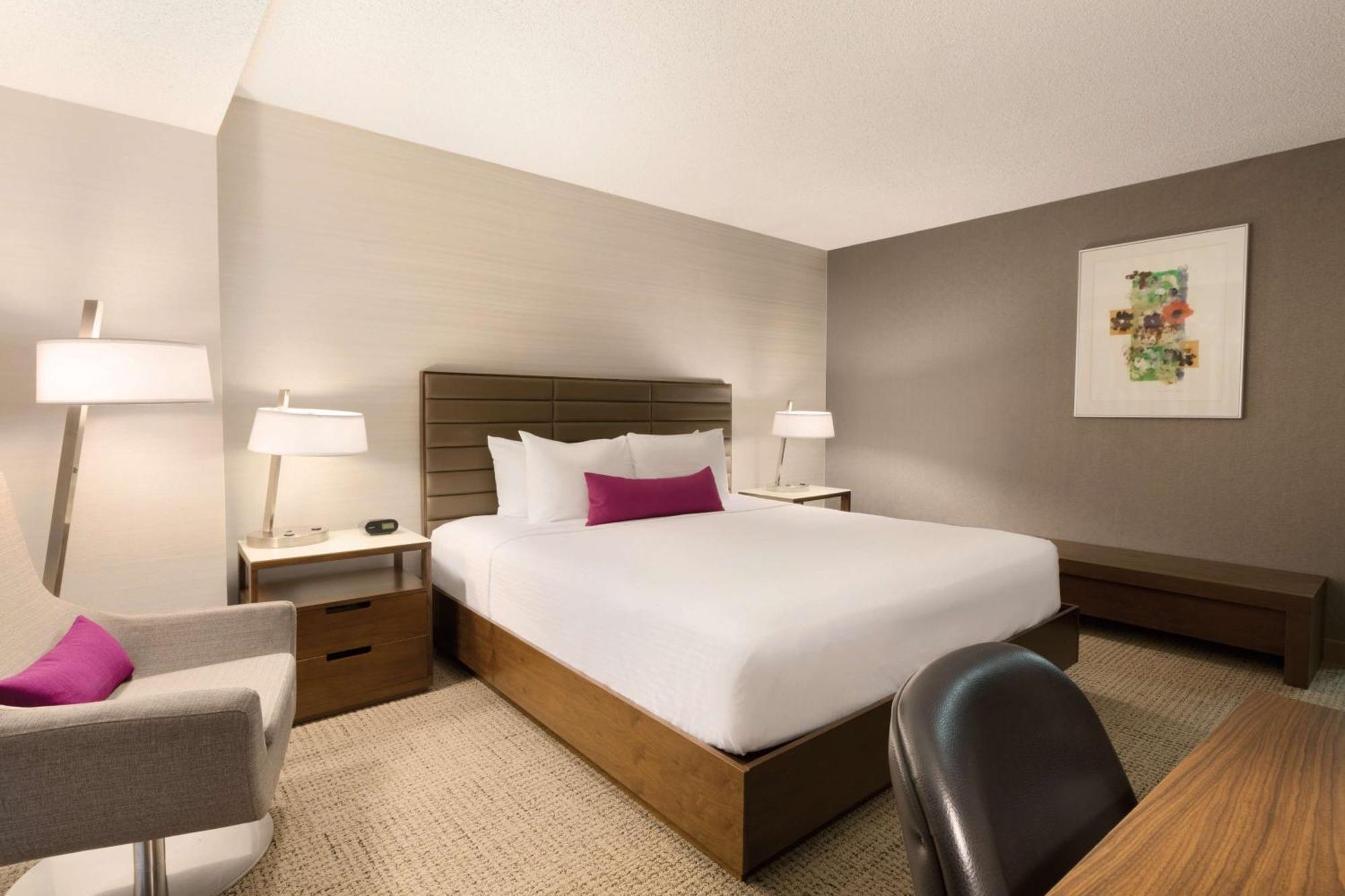 Coast Edmonton Plaza Hotel By Apa Eksteriør billede