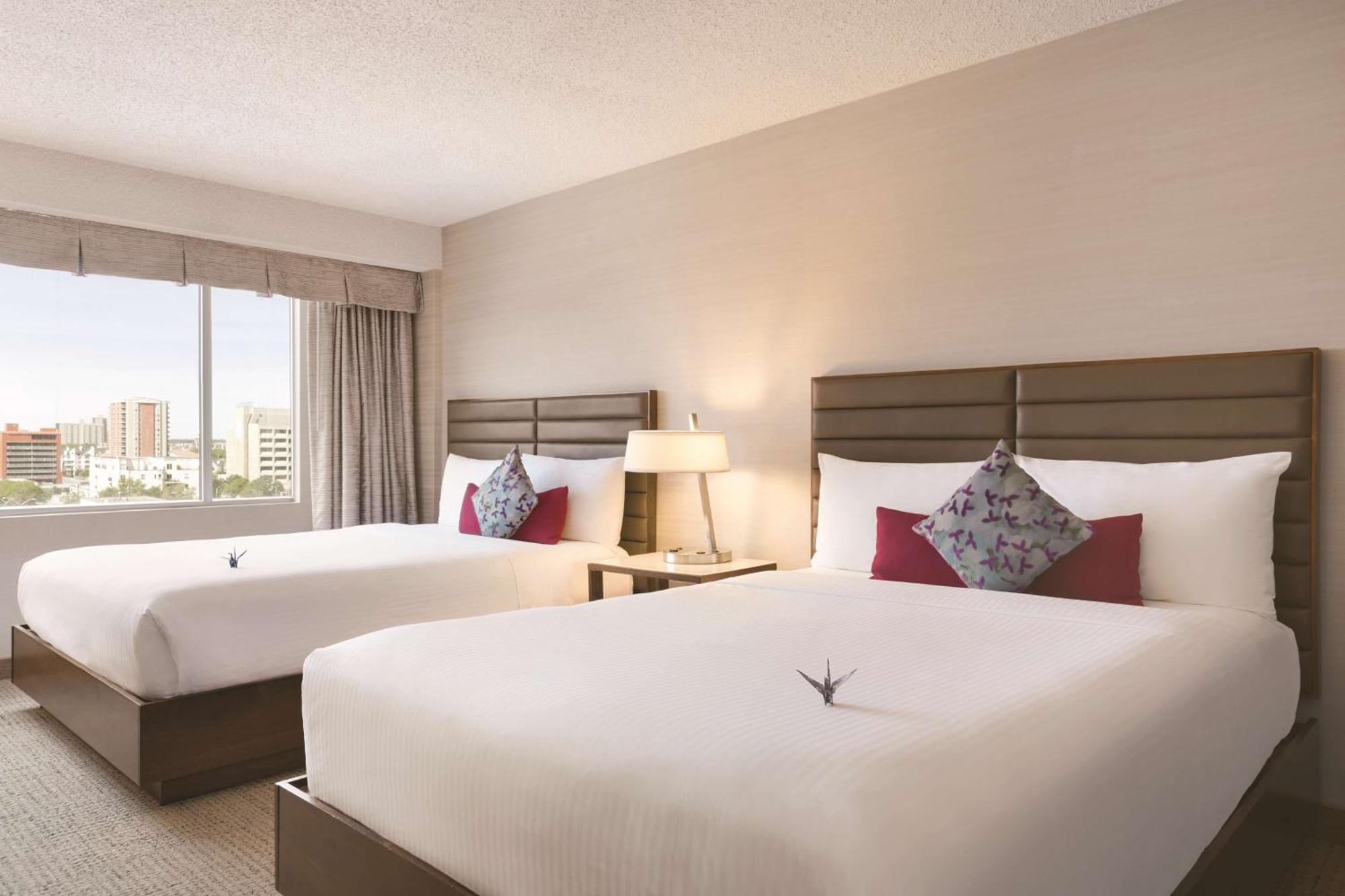 Coast Edmonton Plaza Hotel By Apa Eksteriør billede