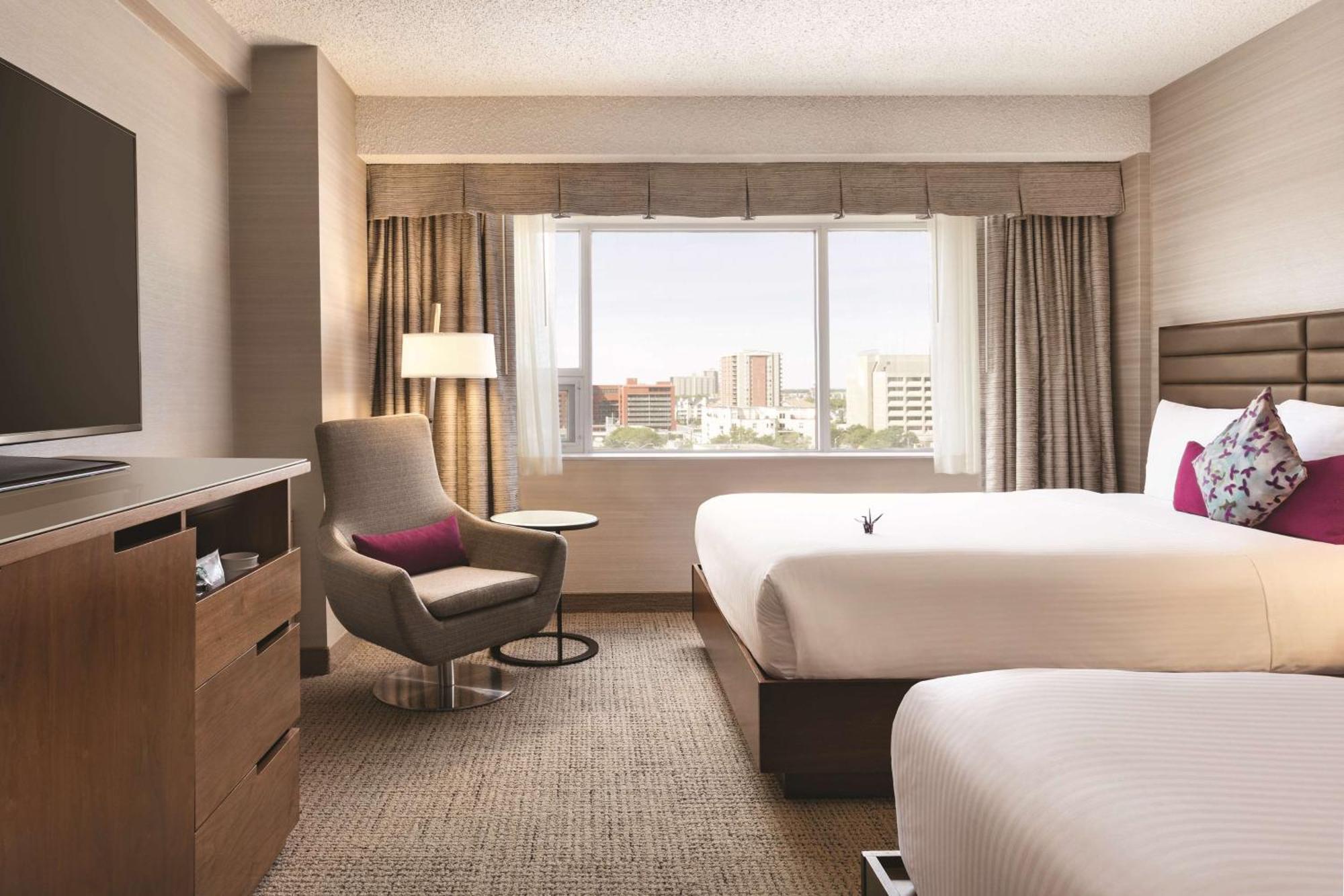 Coast Edmonton Plaza Hotel By Apa Eksteriør billede