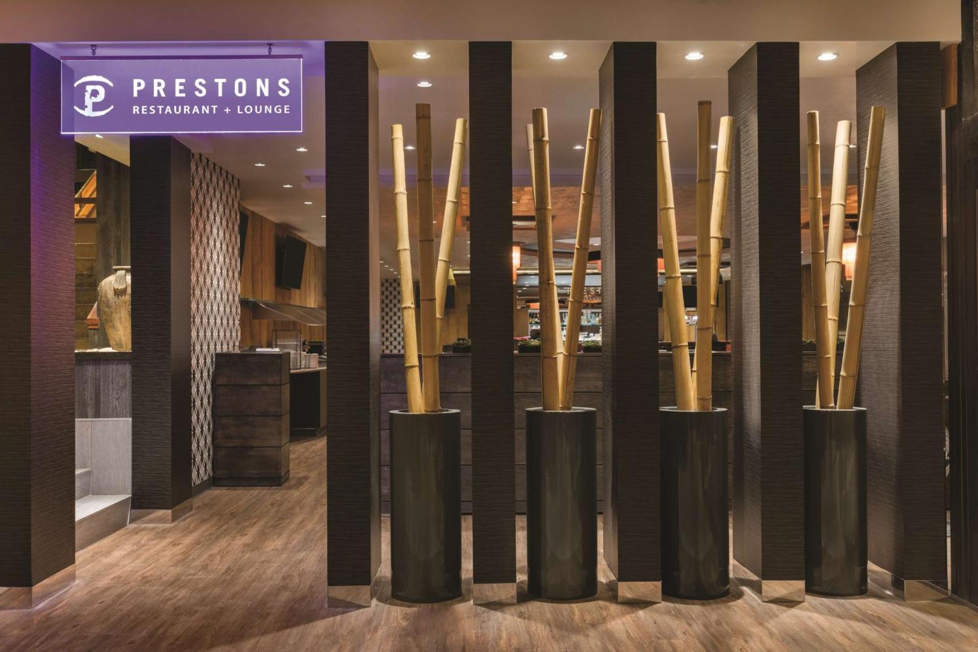 Coast Edmonton Plaza Hotel By Apa Eksteriør billede