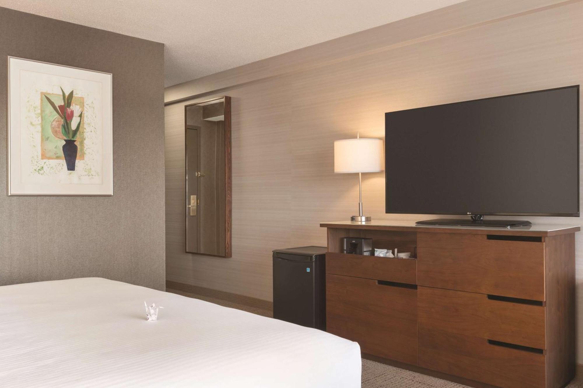 Coast Edmonton Plaza Hotel By Apa Eksteriør billede