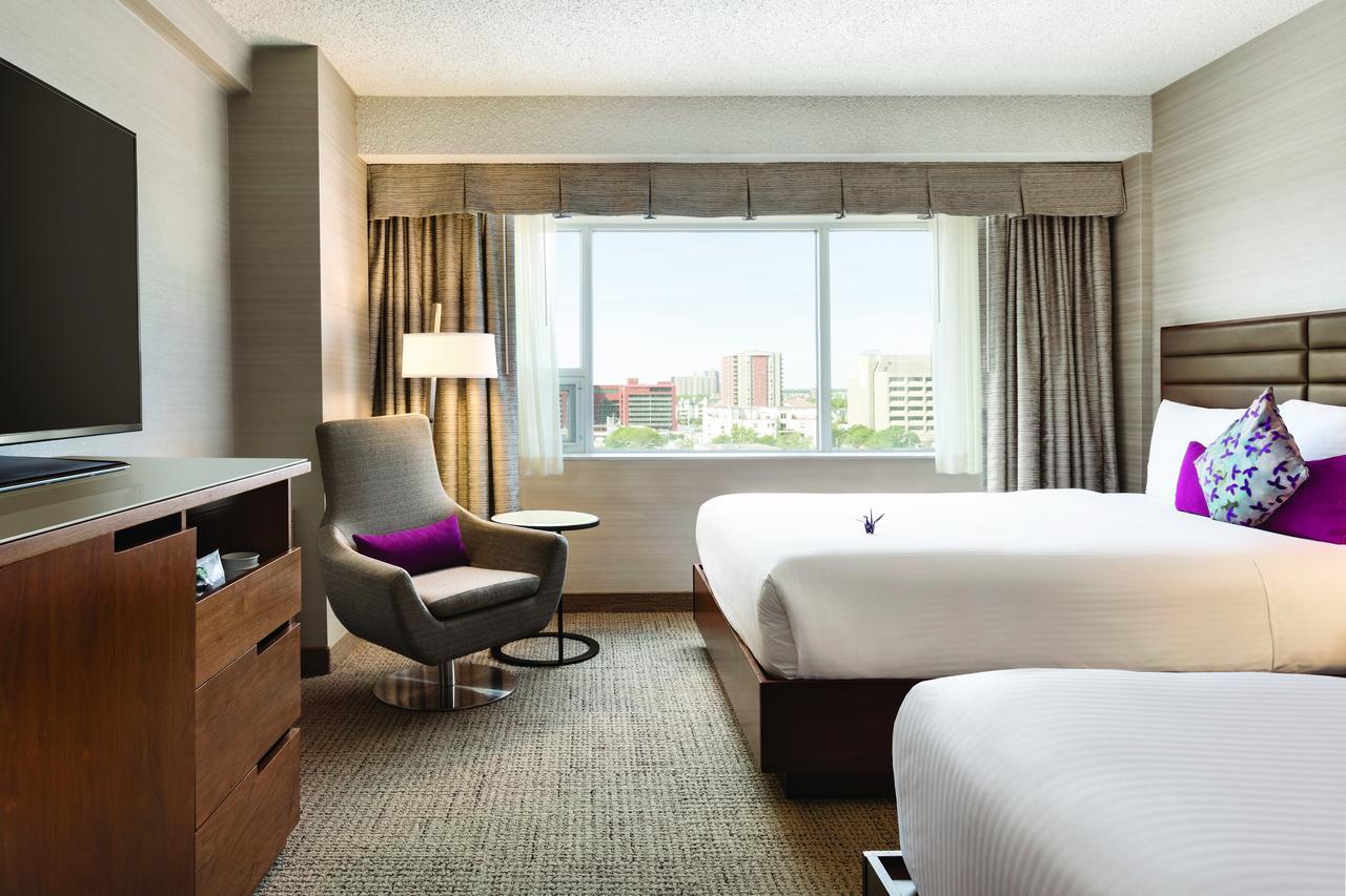Coast Edmonton Plaza Hotel By Apa Eksteriør billede