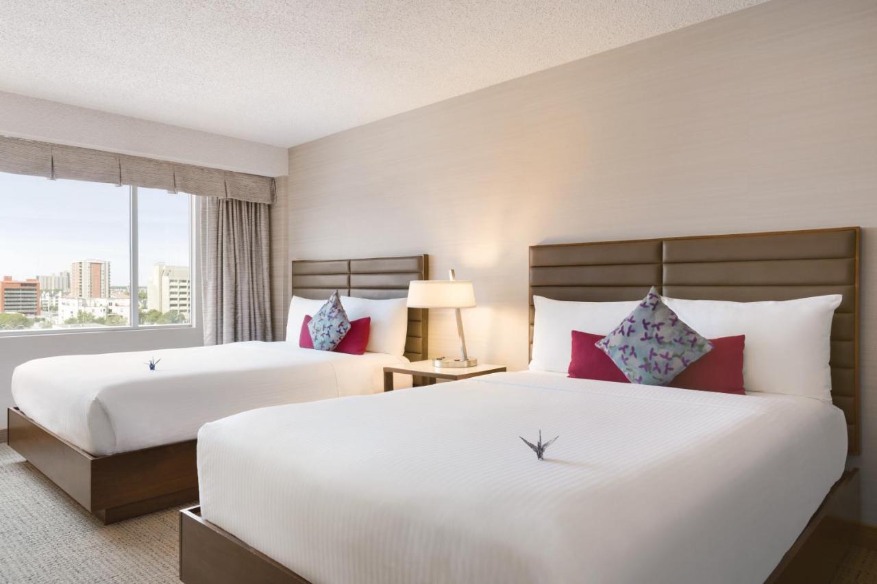 Coast Edmonton Plaza Hotel By Apa Eksteriør billede